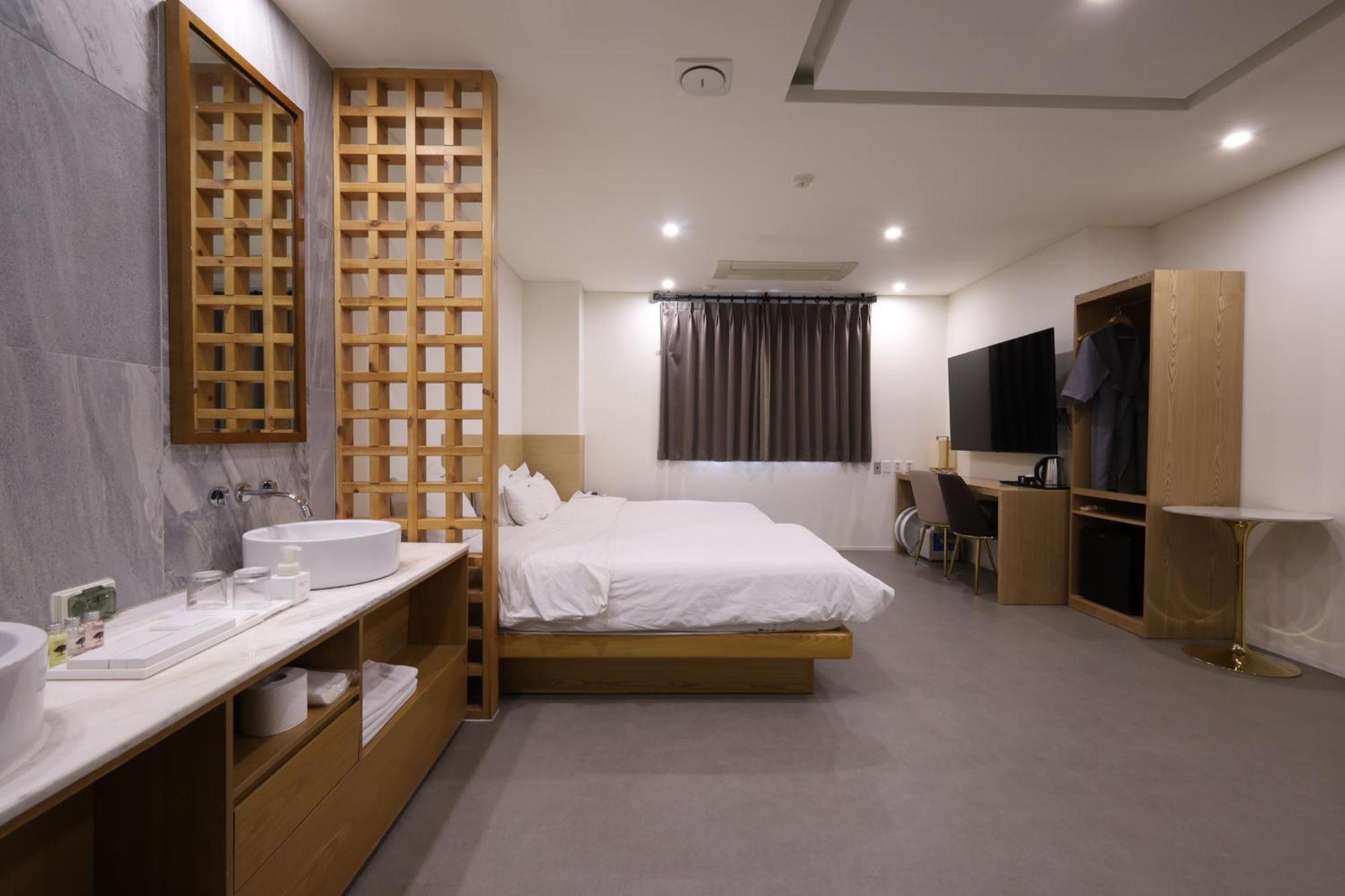Trt Hotel Busan Exterior photo